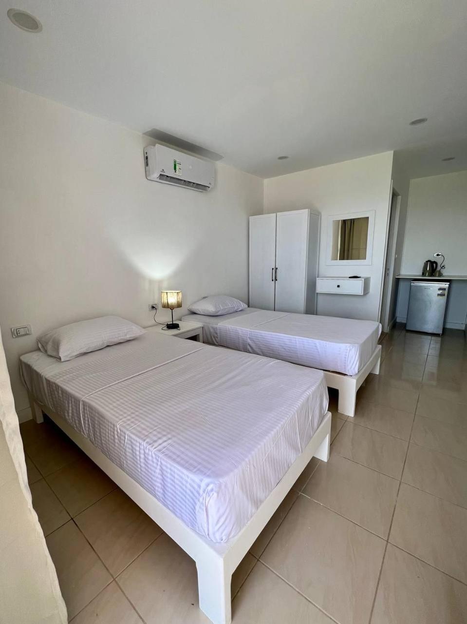 Serafy City Center Hostel And Pool For Foreigners Adults Only Hurghada Room photo
