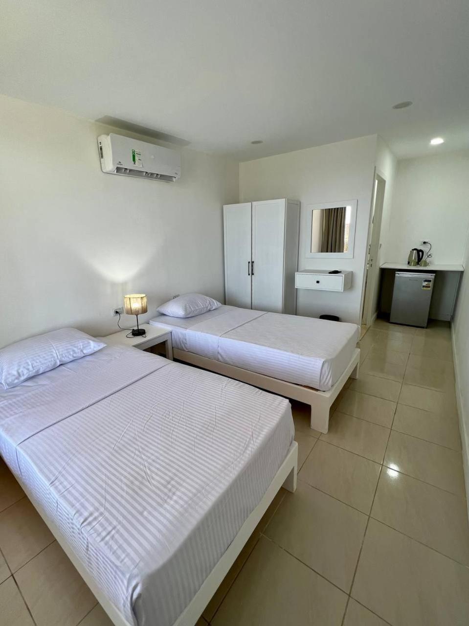 Serafy City Center Hostel And Pool For Foreigners Adults Only Hurghada Room photo